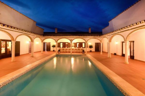 La Roca Rara - 8 Bedroom Villa Nerja